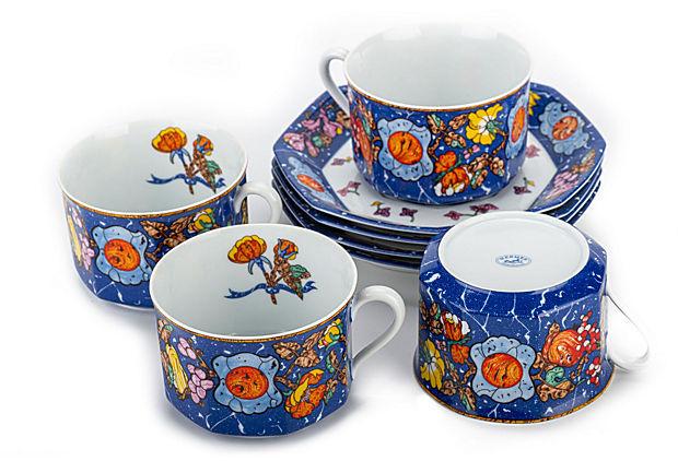 Authentic Hermes Blue Teacups & Saucers Set of 4: This item qualifies for FREE DOMESTIC SHIPPING to customers in the USA Condition: Excellent Era: Contemporary; 1990s Dimensions: 4" L x 3" W Materials: porcelain Color: blue white Set of four HermÃ¨