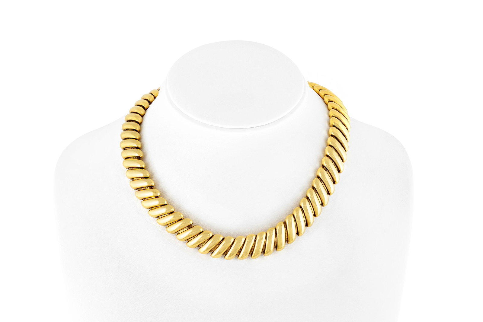 Authentic Van Cleef & Arpels Gold Necklace: This item qualifies for FREE DOMESTIC SHIPPING to customers in the USA Vintage gold necklace finely crafted in 18k yellow gold. Signed and numbered by Van Cleef & Arpels. The BIDHAUS Guarantee: Photos