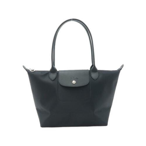 Authentic Longchamp Bag 2605 578: This item qualifies for FREE DOMESTIC SHIPPING to customers in the USA Brand: Longchamp Size: W X H X Gusset (W) : 27-39Cm X 25Cm X 14Cm Handle :50Cm Style: Shoulder Bag Mpn: 2605 578 Color: 001 Black