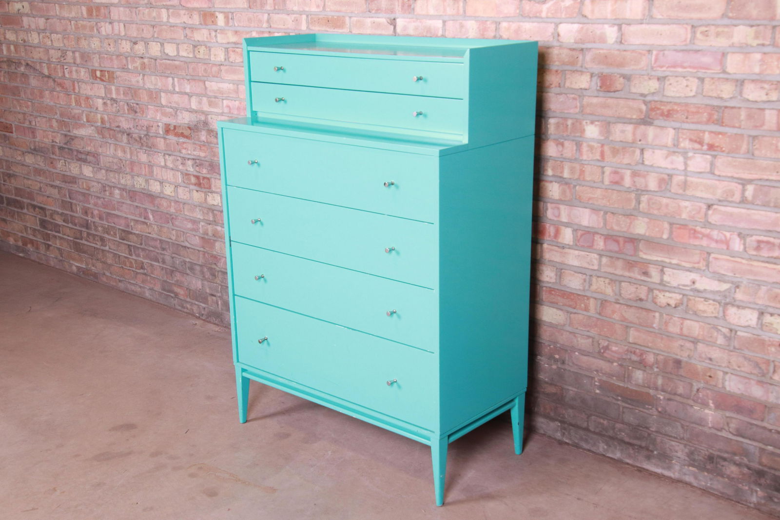 Paul McCobb Planner Group Mid-Century Modern Turqouise: A gorgeous mid-century modern six-drawer highboy dresser By Paul McCobb for Winchendon Furniture "Planner Group" USA 1950s Turquoise lacquered solid maple with original aluminum hardware. Measures: 36