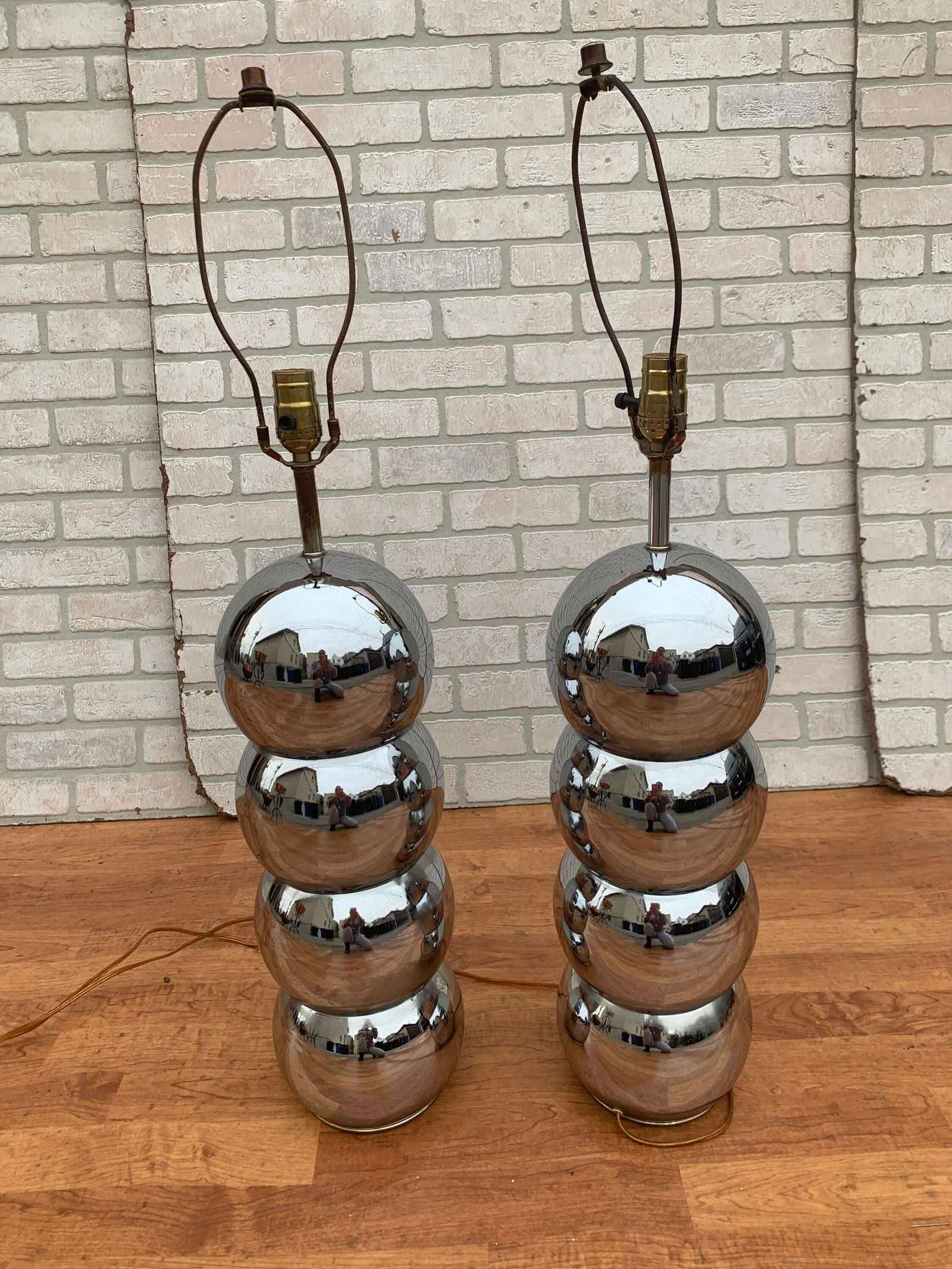 Mid Century Modern George Kovacs Chrome Stacked Ball: Mid Century Modern George Kovacs Chrome Stacked Ball Table Lamps - Pair Circa 1970 Lamp H 24 Under bulb socket D 7 Good vintage condition The BIDHAUS Guarantee: Photos descriptions and estimates were