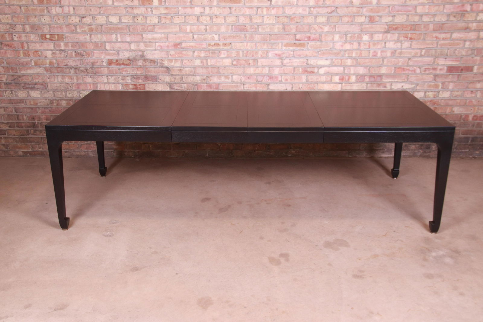 Michael Taylor for Baker Furniture Hollywood Regency: An exceptional mid-century modern Hollywood Regency Chinoiserie extension dining table By Michael Taylor for Baker Furniture "Far East Collection" USA 1950s Black lacquered walnut with subtle Asian de