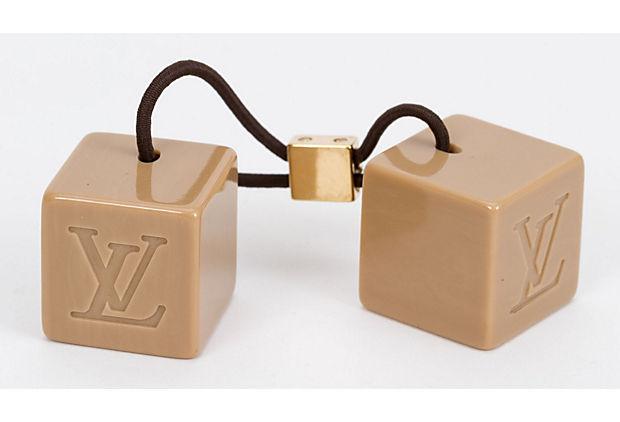 Authentic Vuitton Cream Lucite Cube Hair Tie: This item qualifies for FREE DOMESTIC SHIPPING to customers in the USA Condition: Very Good; minor wear Era: Contemporary; 2000s Dimensions: 4.5" L x 1" W Materials: lucite elastic metal Color: cream 