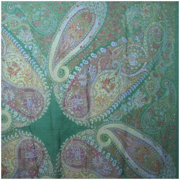 Authentic Etro Silk Large Format Scarf Paisley Pattern: This item qualifies for FREE DOMESTIC SHIPPING to customers in the USA Brand: Etro Type: Scarf Gender: Men,Women Condition: Used (very good) Material: Silk ,100% Color: Green Size (LxW): 1.34m x 1.28m