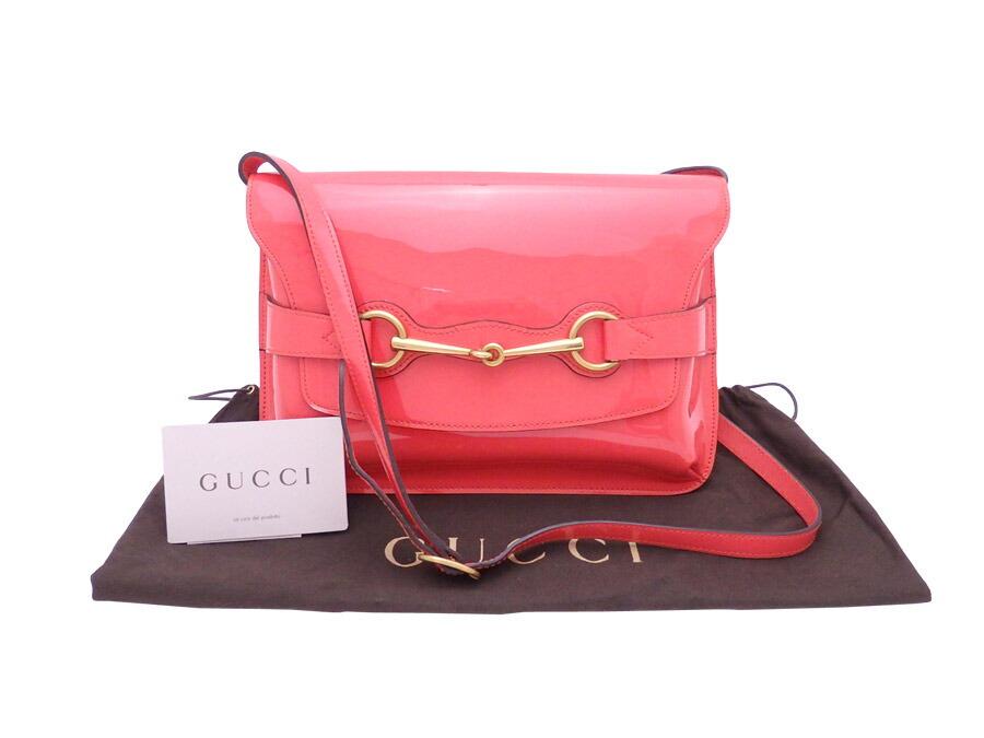 Authentic Gucci Shoulder Bag Horsebit Salmon Pink: This item qualifies for FREE DOMESTIC SHIPPING to customers in the USA Brand: Gucci Type: Shoulder bag Condition: Used (very good) Line: Horsebit Material: Patent leather Color: Salmon pink Size (HxWx