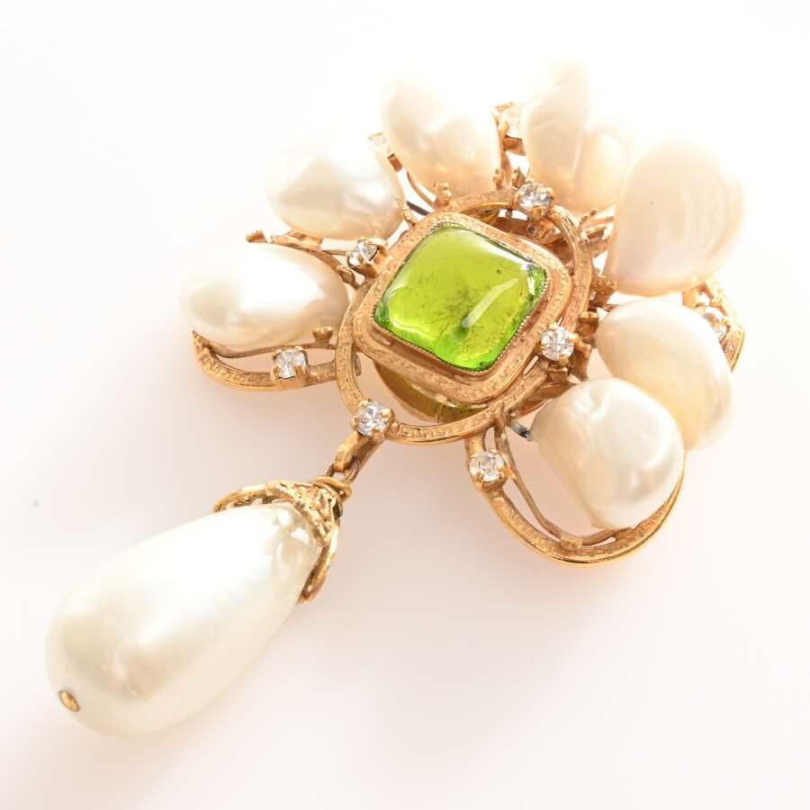 Authentic Chanel Gripoa Pearl Stone Swing Brooch: Brand: Chanel Type: Brooch Gender: Women Condition: Used (very good) Material: Metal Color: Multi-color Size (HxWxD): 5cm x 6cm / 1.96'' x 2.36'' Damage Ranking: Overall ,Peelings ,Moderate ,Overall ,