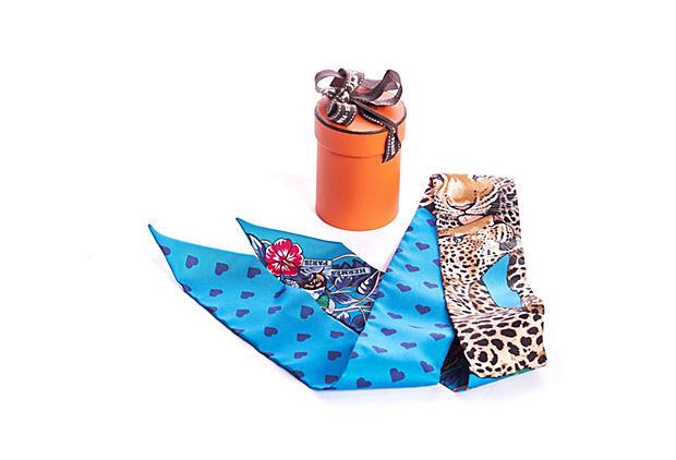 Authentic Hermes Jungle Love Twilly Lim Ed. Hearts: This item qualifies for FREE DOMESTIC SHIPPING to customers in the USA Condition: New Era: Contemporary; 2000s Dimensions: 34" L x 2" H Materials: silk Color: turquoise/multi Hermes turquoise silk twi