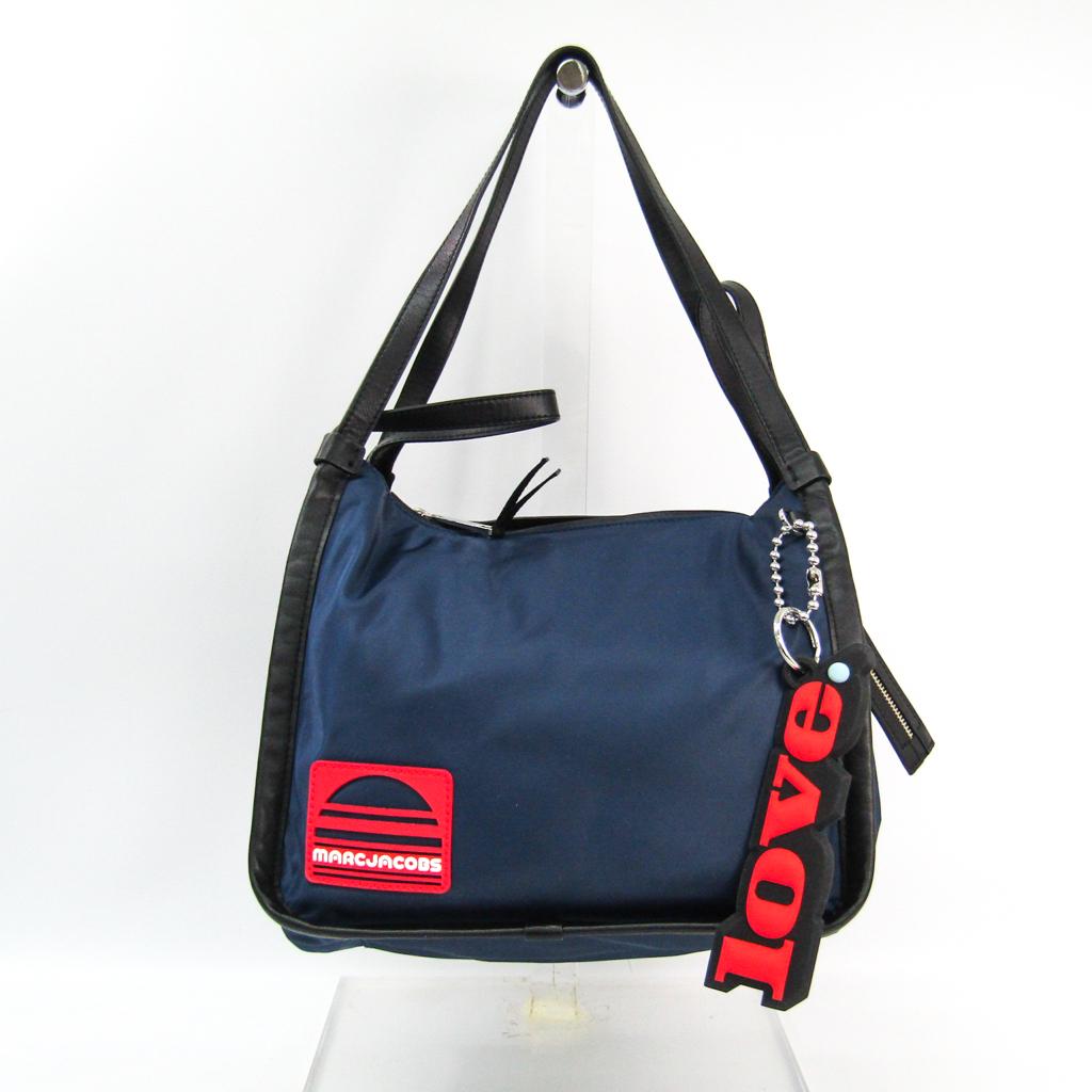 Authentic Marc Jacobs The Comic Strip M0015098-270: Brand: Marc Jacobs Model: The Comic Strip M0015098-270 Type: Tote bag Gender: Women Condition: Used (like new) Material: Nylon Color: Black, Navy Size (HxWxD): 27cm x 32cm x 22cm / 10.62'' x 12.59'' x