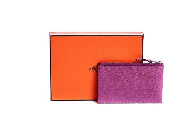 Authentic Hermes Cattleya Chevre Card Wallet: This item qualifies for FREE DOMESTIC SHIPPING to customers in the USA Condition: Excellent Era: Contemporary; 2000s Dimensions: 4.5" L x 3" W Materials: leather metal Color: cattleya purple palladium