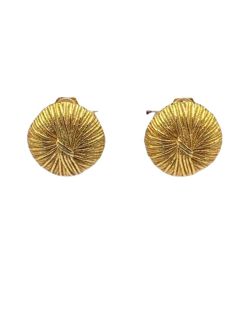 Authentic Paolo Gucci Textured Button Earrings: This item qualifies for FREE DOMESTIC SHIPPING to customers in the USA Brand: Paolo GucciMaterial: Gold-platedStyle: EarringsClipHallmark: "Paolo "Country of Origin: Italy The BIDHAUS Guarantee: Photo