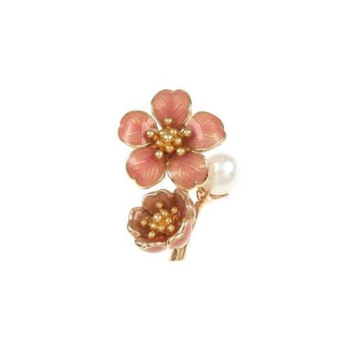 Authentic MIKIMOTO Flower Enamel Brooch: This item qualifies for FREE DOMESTIC SHIPPING to customers in the USA Brand: MIKIMOTO Stone: Fresh water Pearl Material: K18YG ActualSize: Height x Width : 25.2mm x 17.3mm Gender: Ladies CenterStone: