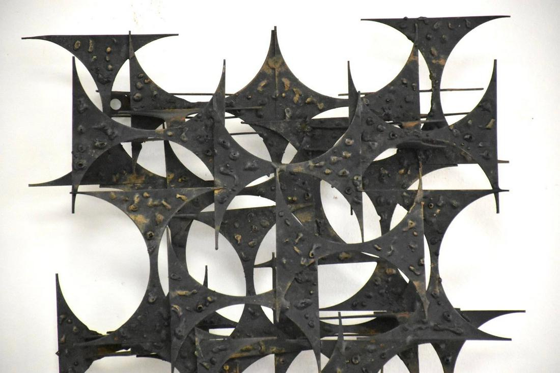 Marc Creates Brutalist Wall Sculptural Art: A mid century modern welded steel brutalist wall sculpture made by Marc Creates. Can be hung vertically or horizontally. 38.75 wide. 16 tall. Dimensions: 38.75W x 4D x 16H Styles: Brutalist Mid-Centur
