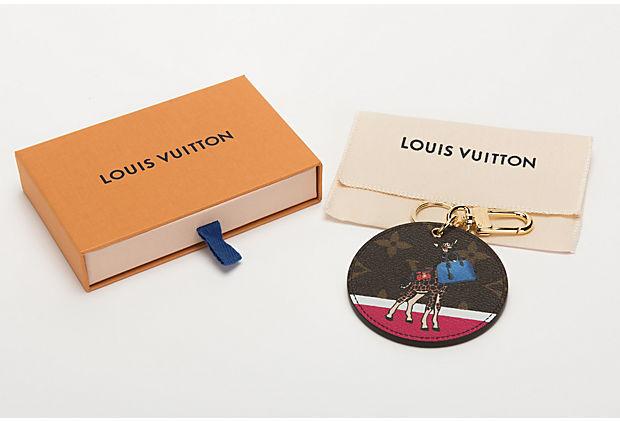Authentic Louis Vuitton Giraffe Keychain Charm: This item qualifies for FREE DOMESTIC SHIPPING to customers in the USA Condition: New Era: Contemporary; 2000s Dimensions: 5" W x 3.25" H Materials: canvas leather metal Color: multicolor gold Louis V