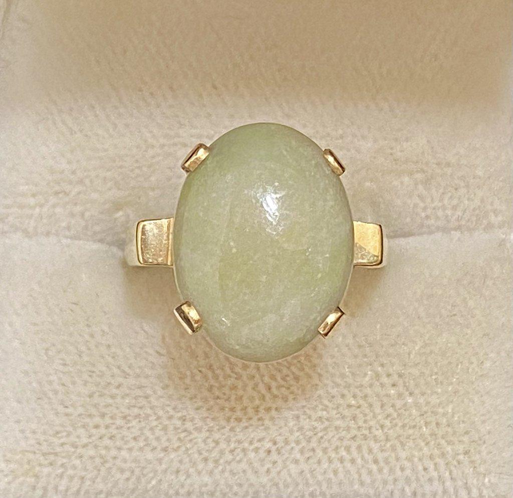 1930's Antique Design Solid Yellow Gold with 5 carats: 1930's Antique Design Solid Yellow Gold with 5 carats Jade Ring $8K Appraisal Value w/CoA The BIDHAUS Guarantee: Photos descriptions and estimates were prepared with the utmost care by our team of cur
