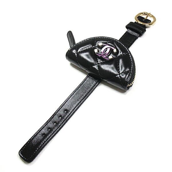 Chanel Mini Coin Case Bracelet Type AP1353 Black Coco: Chanel Mini Coin Case Bracelet Type AP1353 Black Coco Mark 30s Brand: Chanel Type: Charm bracelet Accessories: Dust bag, Guarantee card Condition: Opened (never used) Color: Black, Purple Material: Le