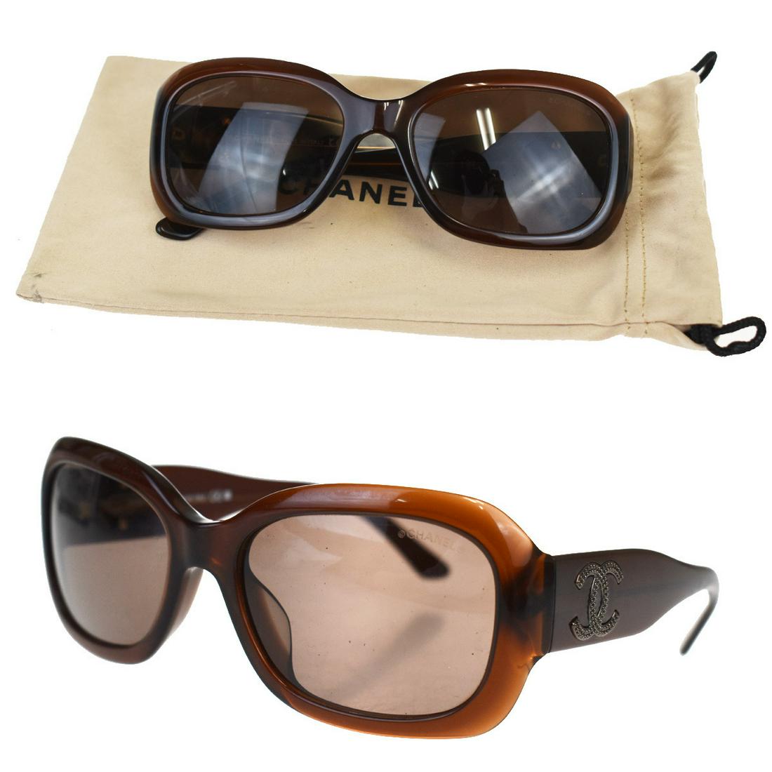 Chanel Sunglasses Brown CC Logo: Chanel Sunglasses Brown CC LogoBrand: Chanel Model: CC Logo Type: Butterfly Gender: Unisex Accessories: None Condition: Used (acceptable) Overall Scratches: Noticeable Overall Dirt: Slight Overall Tra