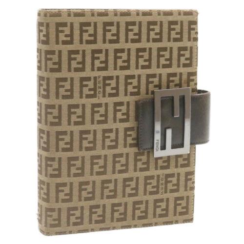 FENDI Zucchino Canvas Day Planner Cover Beige Brown: FENDI Zucchino Canvas Day Planner Cover Beige Brown Brand: FENDI Color: Beige Material: Canvas Country/Region of Manufacture: Italy EAN: Does not apply The BIDHAUS Guarantee: All items in this auction