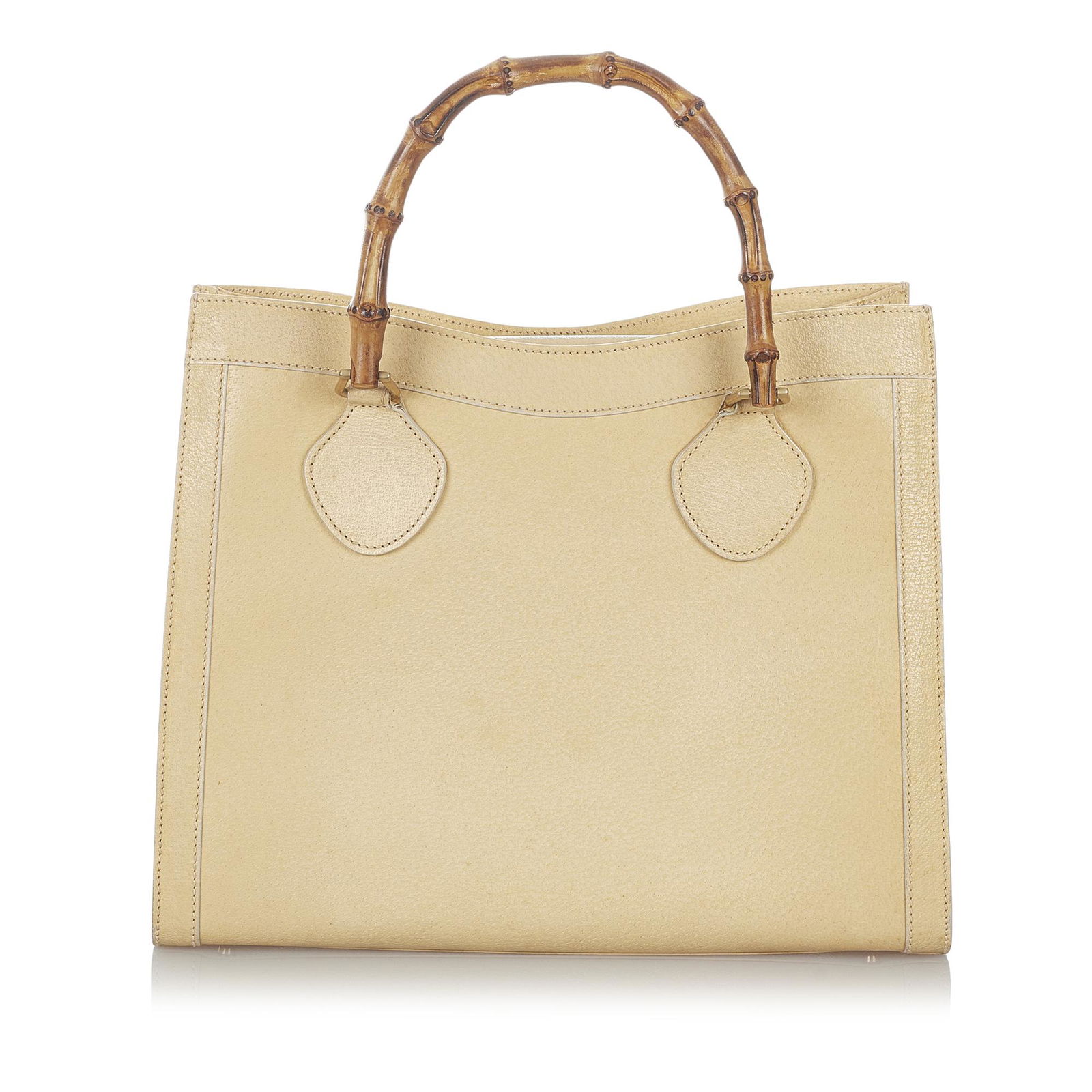 Gucci Bamboo Leather Tote Bag: Gucci Bamboo Leather Tote Bag This tote bag features a leather body bamboo top handles a top flap and an interior zip pocket. Brand: Gucci Model: Bamboo Leather Tote Bag Origin: Italy Category: Bags C