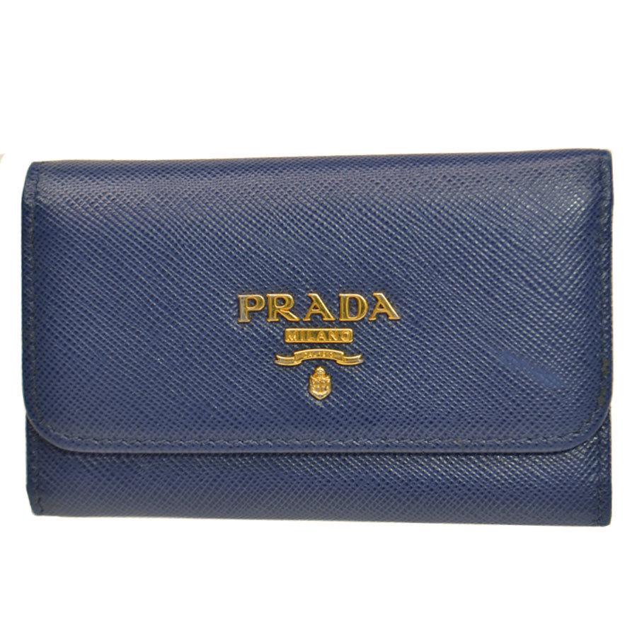 Prada 6-key case Gold Saffiano Leather Women's Men's: Prada 6-key case Gold Saffiano Leather Women's Men'sBrand: Prada Line: Saffiano Type: Keycase Gender: Men,Women Condition: Used (good) Color: Blue Material: Leather Size (HxWxD): 6.5cm x 10.5cm x 1.5c