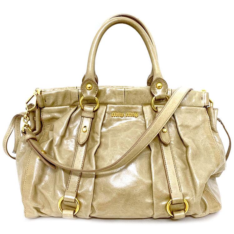 Miu 2way bag RT0383 handbag ladies ribbon: Miu 2way bag RT0383 handbag ladies ribbonBrand: Miu Miu Type: Handbag, Shoulder bag Gender: Women Condition: Used (good) Color: Beige Material: Leather Size (HxWxD): 27cm x 35cm x 13cm / 10.62'' x 13.