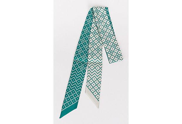 Chanel new green and white logo twilly: Chanel new green and white logo twilly Condition: New Era: Contemporary; 2000s Dimensions: 48" L x 2" W Materials: Silk Color: green white Chanel new green and white logo twilly (headband/scarf) 100%s
