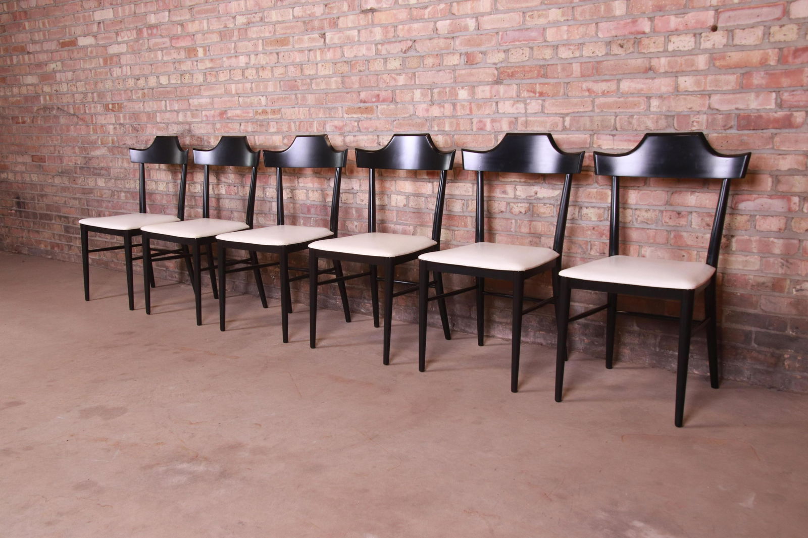 Paul McCobb Planner Group Black Lacquered Dining Chairs: Paul McCobb Planner Group Black Lacquered Dining Chairs Newly Refinished An exceptional set of six mid-century modern dining chairs By Paul McCobb for Winchendon Furniture "Planner Group" USA 1950s Bl