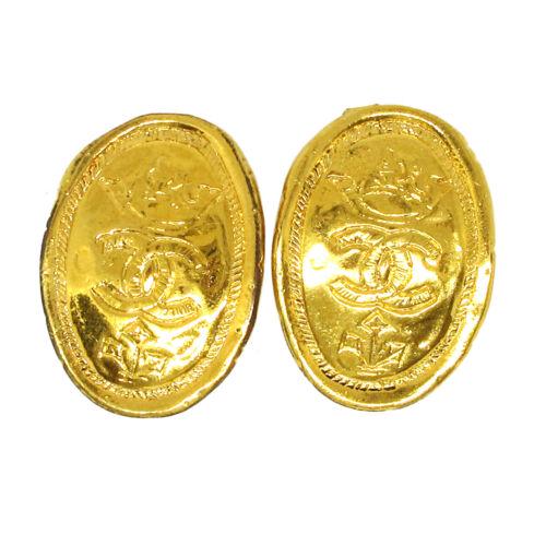 CHANEL CC Logos Charm Earrings Clip-On Gold-Tone 26: CHANEL CC Logos Charm Earrings Clip-On Gold-Tone 26 Accessories Vintage Country/Region of Manufacture: France Style: Earrings Fastening: Clip-On Theme: Logo Color: Gold Brand: Chanel Metal: Gold-tone 