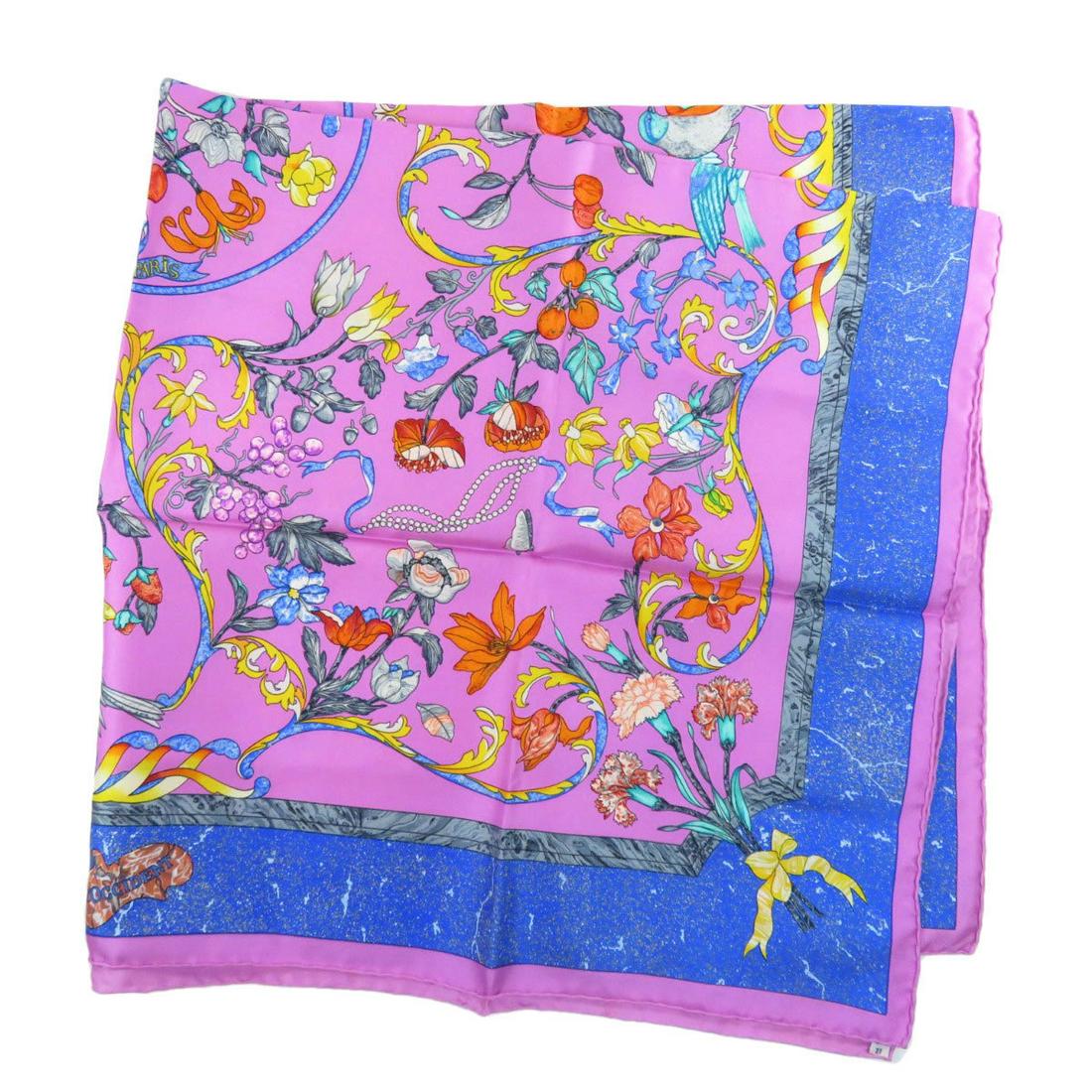 Hermes Carre 90 Flower Kingfisher Scarf Silk Ladies: Hermes Carre 90 Flower Kingfisher Scarf Silk Ladies Brand: Hermes Type: Scarf Gender: Women Material: Silk Color: Purple Condition: Used (very good) Size (LxW): 89cm x 89cm / 35.03'' x 35.03'' The BID