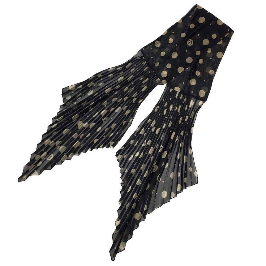 Chanel Pleated Thai Scarf Muffler Ribbon Silk Chiffon: Chanel Pleated Thai Scarf Muffler Ribbon Silk Chiffon Black Brand: Chanel Type: Scarf Material: Silk, 100% Color: Black Condition: Used (very good) Size (LxW): 1.73m x 15cm / 68.11'' x 5.9'' The BIDHA