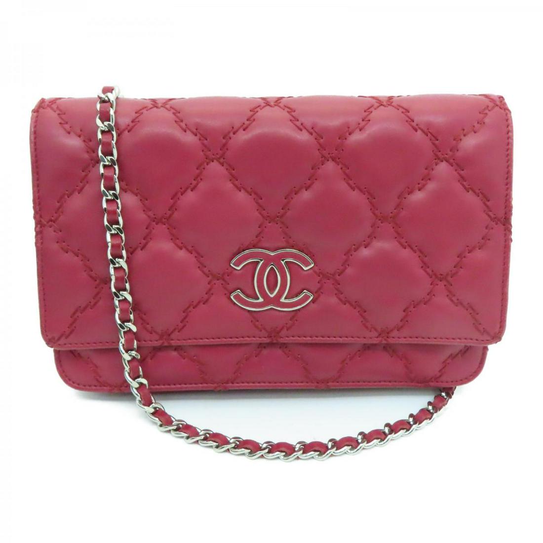 CHANEL Wallet On Chain Red Calf: CHANEL Wallet On Chain Red Calf Brand: CHANEL Model: CHANEL Wallet On Chain Red Calf Category: Women:Handbag Color: Red Dimensions: H:13cm x W:19cm x D:3cm Shoulder Strap (cm) : 130 / #17906391 The BI