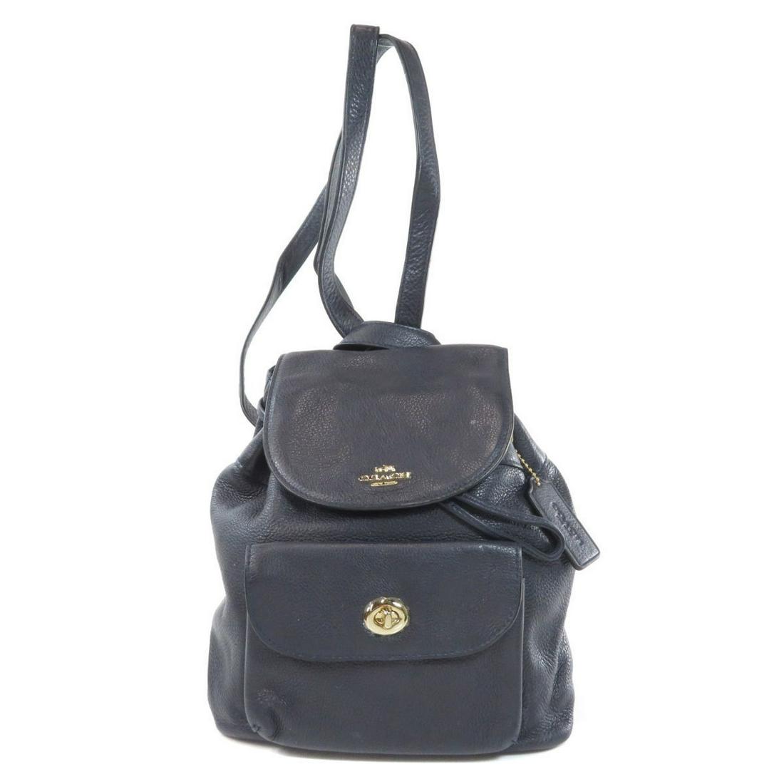 Coach F37621 Logo Backpack Daypack Leather Ladies: Coach F37621 Logo Backpack Daypack Leather LadiesBrand: Coach Material: Leather Color: Navy Size (HxWxD): 22cm x 20cm x 9cm / 8.66'' x 7.87'' x 3.54'' Condition: Used (very good) Type: Backpack Gender