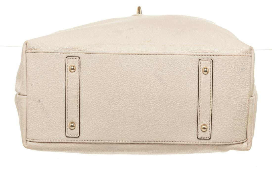 Dooney & Bourke White Leather Hobo Bag: Dooney & Bourke White Leather Hobo Bag The BIDHAUS Guarantee: All items in this auction are guaranteed authentic and come with a 100% money-back guarantee. At Your Service: At BIDHAUS our Customer Sup