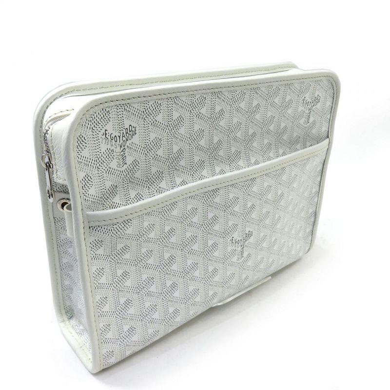 GOYARD Goyard Juvans Second Bag Clutch White: GOYARD Goyard Juvans Second Bag Clutch White Brand: Goyard Type: Clutch bag Color: White Closure: Zipper Size (HxWxD): 19cm x 25cm x 7cm / 7.48 x 9.84 x 2.75 The BIDHAUS Guarantee: All items in this a