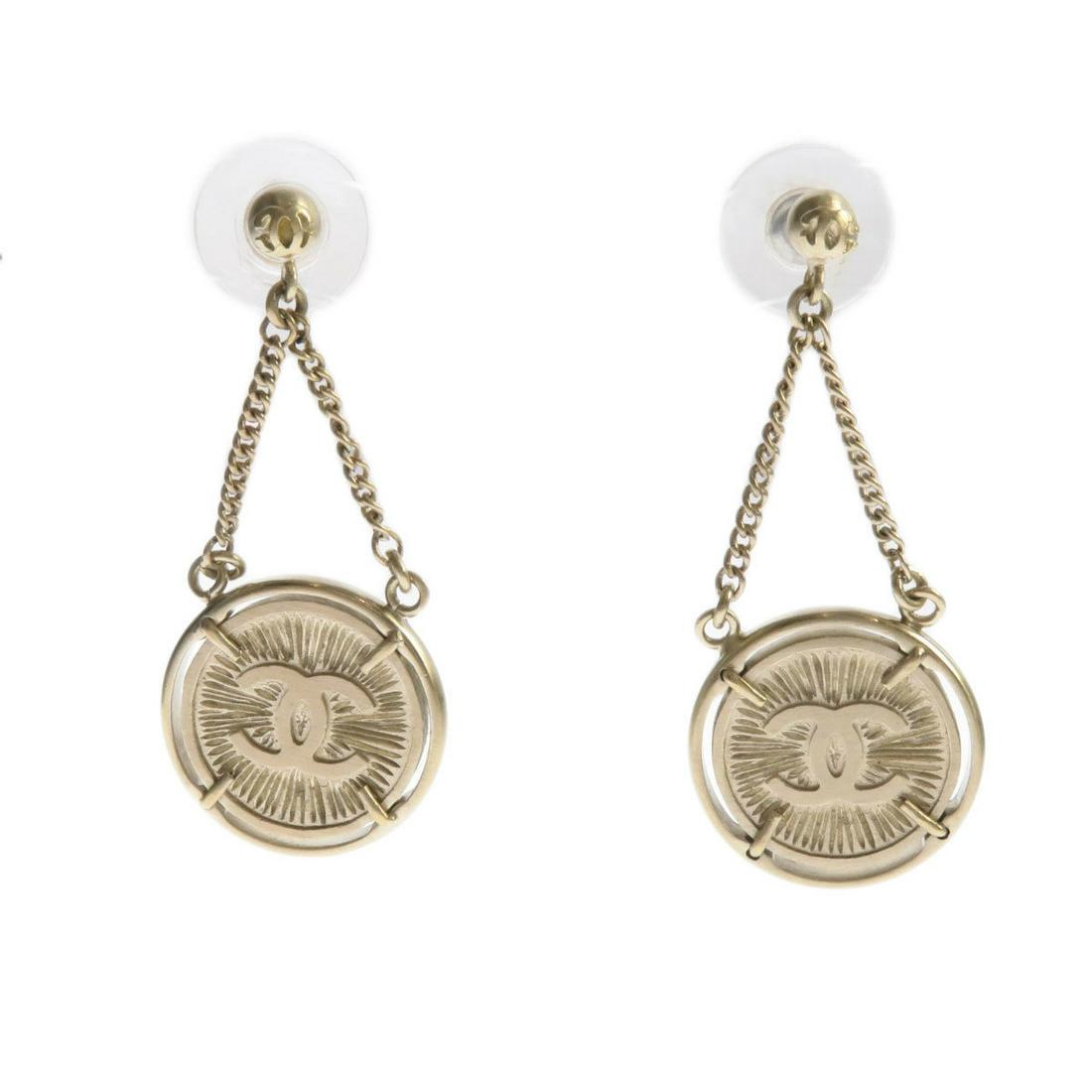 Chanel Coco Mark Earrings Women's CHANEL: Chanel Coco Mark Earrings Women's CHANEL Brand: Chanel Model: Coco mark earrings Gender: Women Color: Gold Size (HxWxD): 20.00mm x 20.00mm / 0.79 x 0.79 Body: Discoloration The BIDHAUS Guarantee: All 
