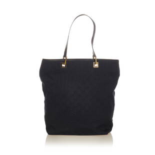 Gucci GG Canvas Tote Bag: Gucci GG Canvas Tote Bag The tote bag features a canvas body flat leather straps an open top and an interior zip pocket. Brand: Gucci Model: GG Canvas Tote Bag Origin: Italy Category: Bags