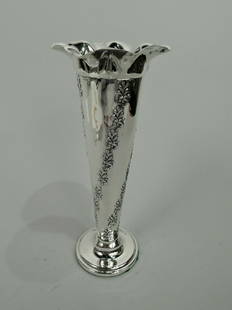 Edwardian Vase Antique Pretty Small Bud English Sterling Silver Clark: Edwardian Vase Antique Pretty Small Bud English Sterling Silver Clark Edwardian sterling silver vase. Made by Alexander Clark Mfg. & Co in Birmingham in 1904. Conical with ruffled rim and round and