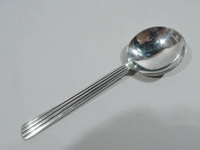 Georg Jensen Bernadotte Spoon Cream Soup Art Deco Modern Danish Sterling: Georg Jensen Bernadotte Spoon Cream Soup Art Deco Modern Danish Sterling Bernadotte sterling silver cream soup spoon. Made by Georg Jensen in Copenhagen. Round bowl and tapering pilaster handle. An