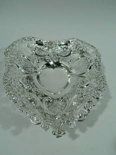 Gorham Bowl - 3285 - Valentine's Day Heart Dish - American Sterling: Gorham Bowl - 3285 - Valentine's Day Heart Dish - American Sterling Super big and super romantic sterling silver heart bowl. Made by Gorham in Providence in 1910. Solid well; curved and tapering