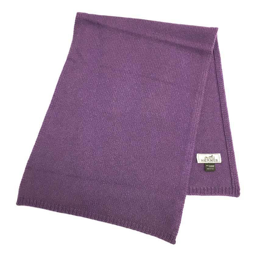 Hermes Cashmere Muffler Escharp Piccolina Purple Unisex: Hermes Cashmere Muffler Escharp Piccolina Purple Unisex Brand: Hermes Country of Origin: Italy Gender: Unisex Color: Purple Material: Cashmere100% Cashmere: 100% Size (LxW): 96cm x 34cm / 37.79 x 13.3