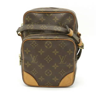 LOUIS VUITTON Monogram Amazon Shoulder Bag Pochette M45236: LOUIS VUITTON Monogram Amazon Shoulder Bag Pochette M45236 Brand: Louis Vuitton Line: Monogram Type: Pochette Shoulder bag Material: Monogram Monogram: Size (HxWxD): 21.5cm x 15.5cm x 9cm /