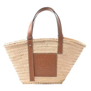 LOEWE Loewe Palm Leaf Basket Bag Medium Natural Brown: LOEWE Loewe Palm Leaf Basket Bag Medium Natural Brown Brand: Loewe Size (HxWxD): 25cm x 42cm x 14cm / 9.84 x 16.53 x 5.51 Handle Length: 54cm / 21.25 Overall Scratches: Slight Overall Dirt: