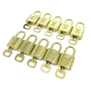 LOUIS VUITTON Padlock & Key Bag Accessories Charm 10 Piece Set Gold: LOUIS VUITTON Padlock & Key Bag Accessories Charm 10 Piece Set Gold Country/Region of Manufacture: France Department: Unisex Type: Padlock Color: Gold Brand: LOUIS VUITTON B: Reasonable Wear and