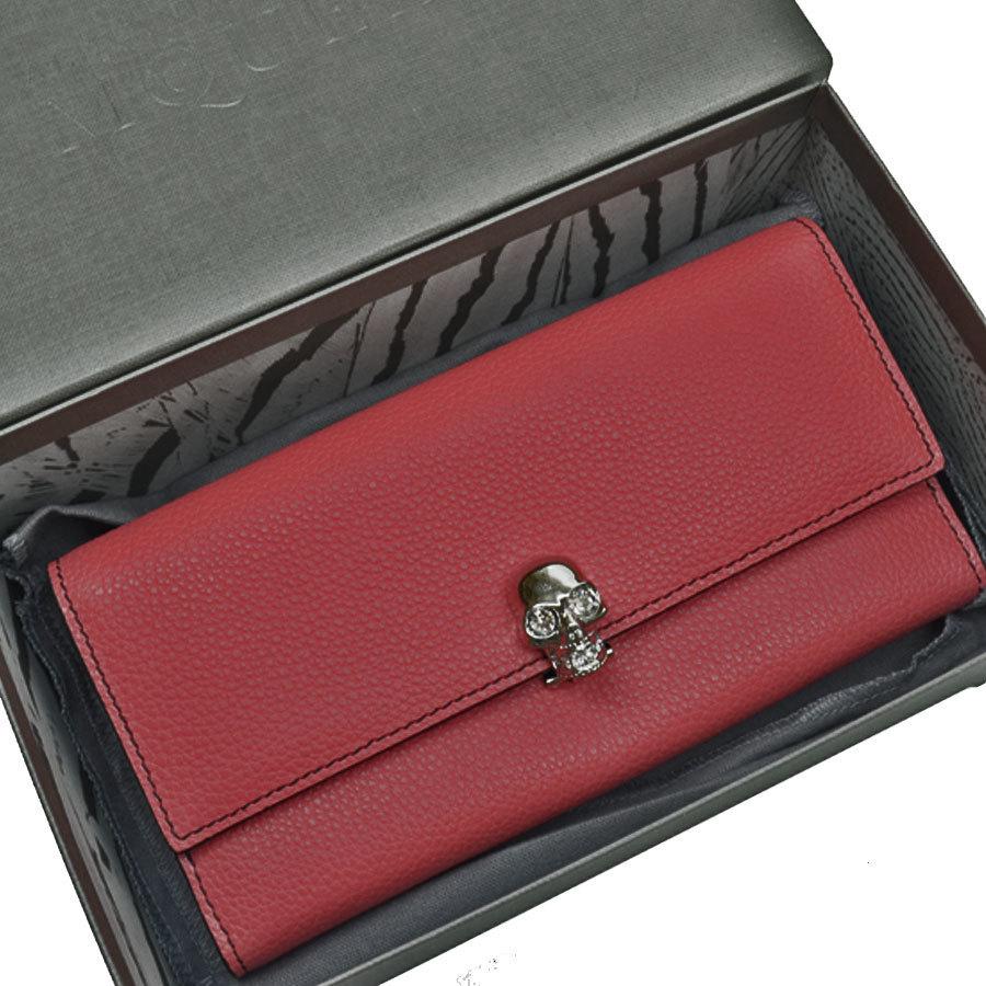 Alexander McQueen Long Wallet Skull Red Gold Leather Bi-Fold W Hook Ladies: Alexander McQueen Long Wallet Skull Red Gold Leather Bi-Fold W Hook Ladies Brand: Alexander McQueen Country of Origin: Italy Type: Long wallet (bi-fold) Gender: Women Material: Leather Leather: Color: