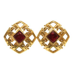 Chanel Vintage Coco Mark Stone Red Gold Earrings Accessories: Chanel Vintage Coco Mark Stone Red Gold Earrings Accessories Brand: Chanel Model: Coco mark vintage Country of Origin: France Gender: Women Material: Metal Color: Red color Season: Vintage 