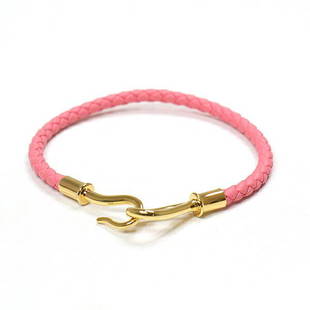 Hermes HERMES Leather Bracelet Jumbo Vaux Swift Pink / Gold Plated Inner Diameter Approx. 15cm: Hermes HERMES Leather Bracelet Jumbo Vaux Swift Pink / Gold Plated Inner Diameter Approx. 15cm H077241 Brand: Hermes Line: Jumbo Country of Origin: Italy Type: Charm bracelet Finish: Gold plated