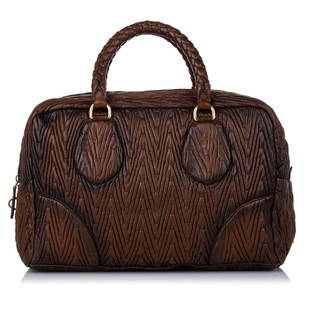 Prada Quilted Leather Handbag: Prada Quilted Leather Handbag This handbag features a quilted leather body braided handles a top zip closure and an interior zip pocket. Brand: Prada Model: Quilted Leather Handbag Origin: Italy