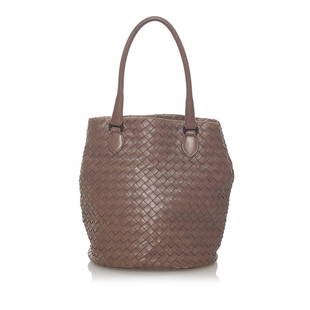 Bottega Veneta Intrecciato Leather Handbag: Bottega Veneta Intrecciato Leather Handbag This handbag features a woven leather body rolled leather handles and an interior zip pocket. Brand: Bottega Veneta Model: Intrecciato Leather Handbag