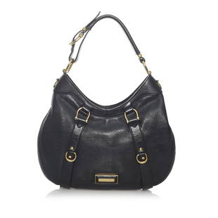 Burberry Leather Hobo Bag: Burberry Leather Hobo Bag This hobo bag features a leather body a flat leather strap a top zip closure and interior zip and slip pockets. Brand: Burberry Model: Leather Hobo Bag Origin: United