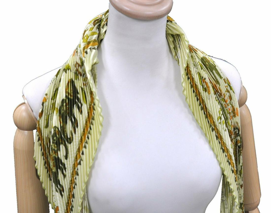 HERMES Plisse Scarf "CARRE KANTHA" Silk Green White: HERMES Plisse Scarf "CARRE KANTHA" Silk Green White Brand: HERMES Style: Plisse Scarf Type: Plisse Scarf Department: Women Material: Silk Color: Green Size(cm): W90 x H90cm(Approx) Size(inch): W35 x H