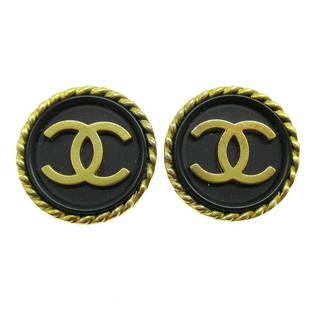 CHANEL CC Button Motif Earrings Gold Black Clip-On 95P Accessories: CHANEL CC Button Motif Earrings Gold Black Clip-On 95P Accessories Shape: Button Country/Region of Manufacture: France Style: Earrings Theme: Logo Color: Gold Black Closure: Clip-On Brand: Chanel
